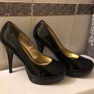 Black NINE WEST pump